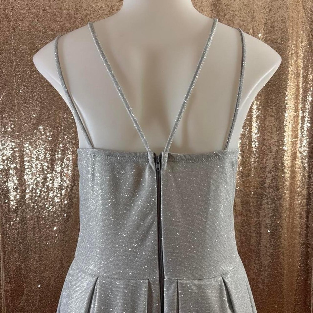 Poly USA Silver Glitter Mini Dress Pleated Skirt V-Neck NWT Size L - Picture 8 of 8